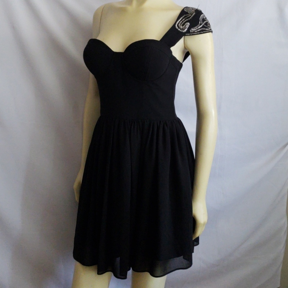 ONE SHOULDER GUESS BLACK DRESS SZ 6